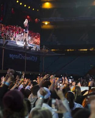 Live concert by Vincen Garcia