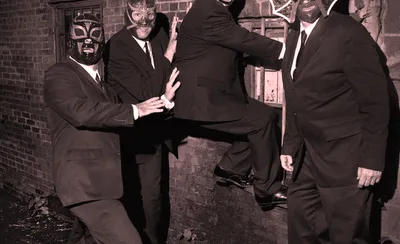 Los Straitjackets